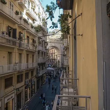 Casa D'avalos نابولي