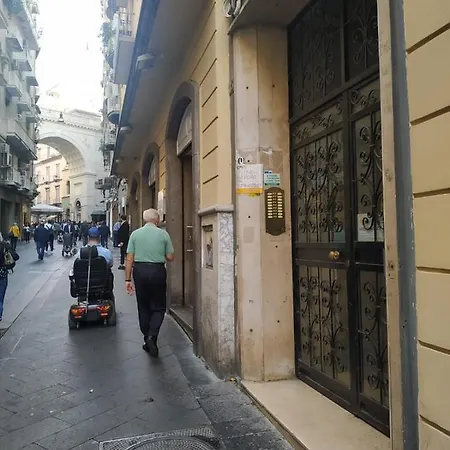 Casa D'avalos نابولي